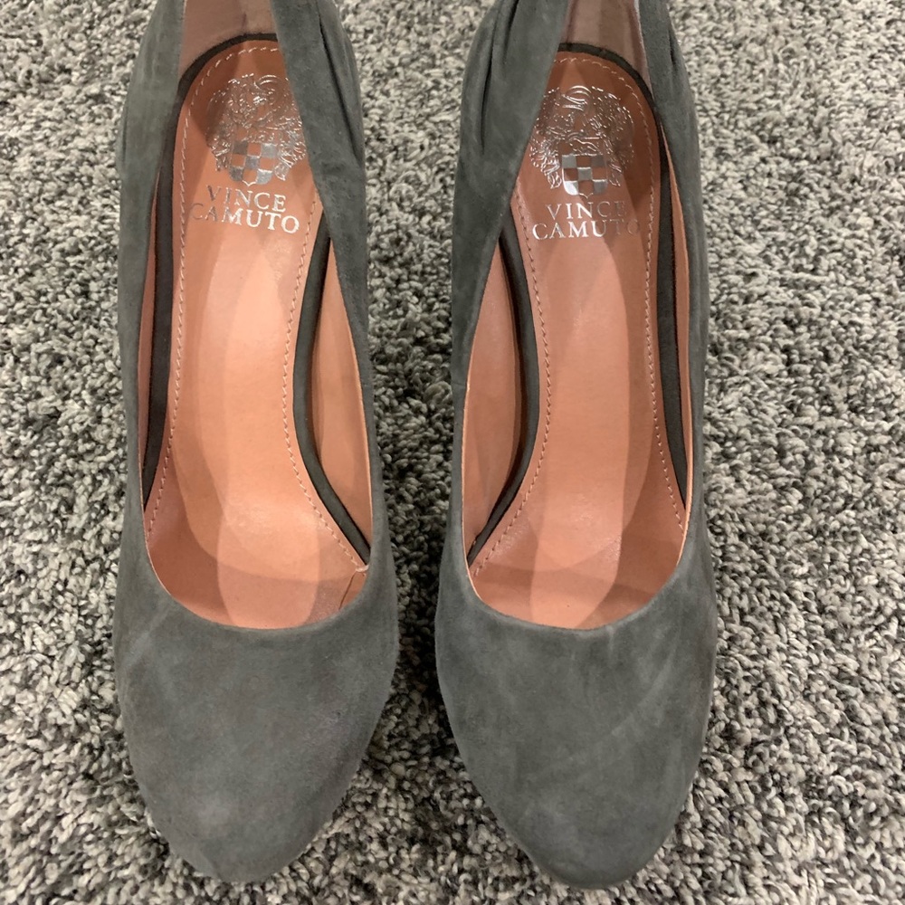 VINCE CAMUTO MOMAS SUEDE HEELS
